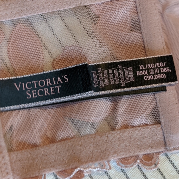 Victoria's Secret Unlined Bralette - Picture 6 of 16
